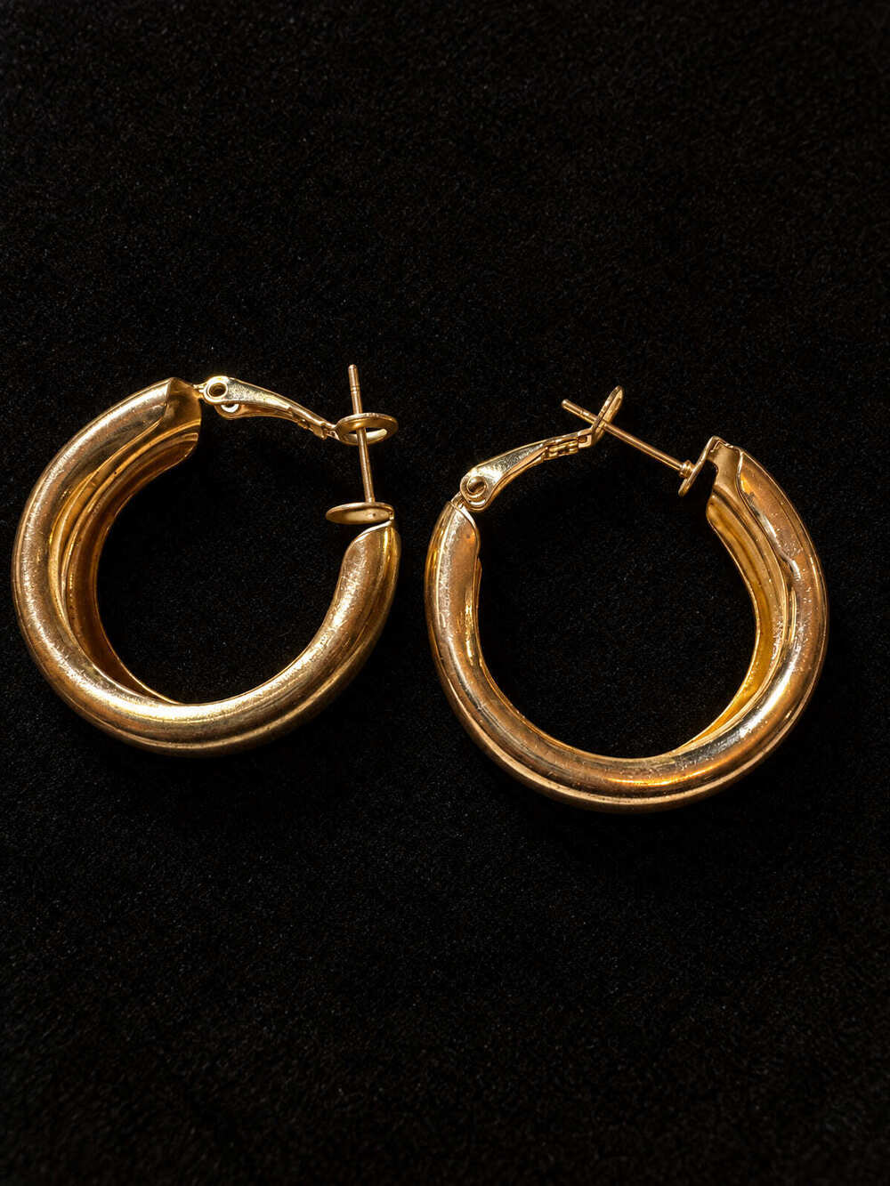⚜️ Gold-Tone Chunky Hoop Earrings | Bold Classic | Post & Butterfly 💗